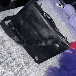 Carico laptop crossbody bag